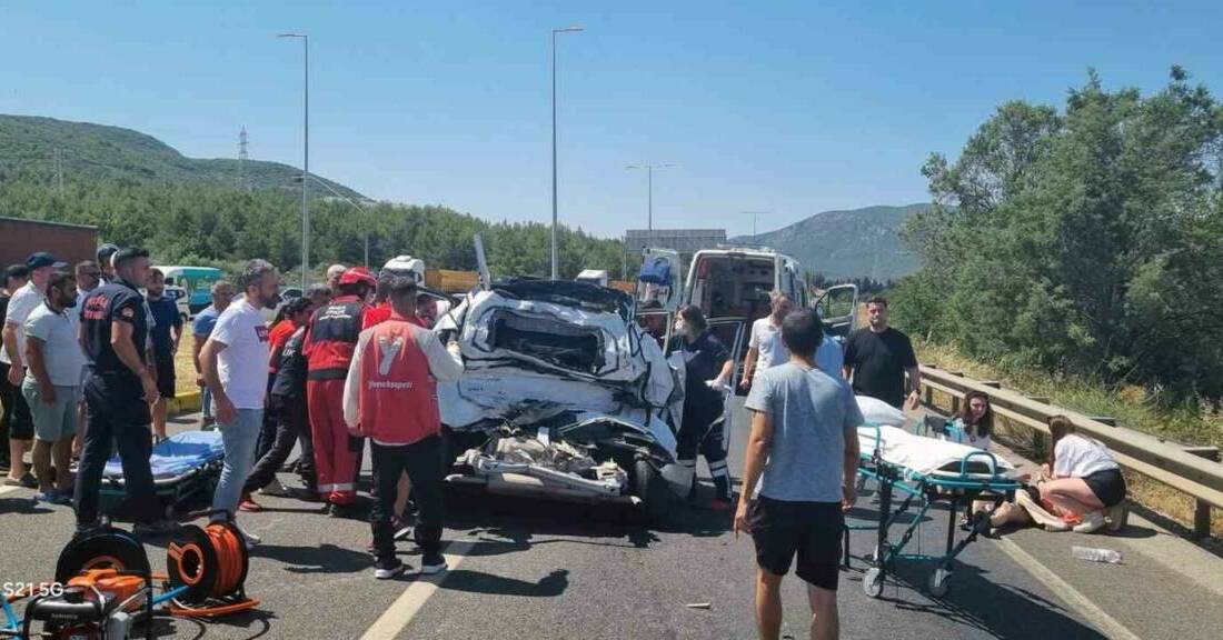 Muğla’nın Menteşe ilçesi çevre yolunda meydana gelen trafik kazasında 2’si