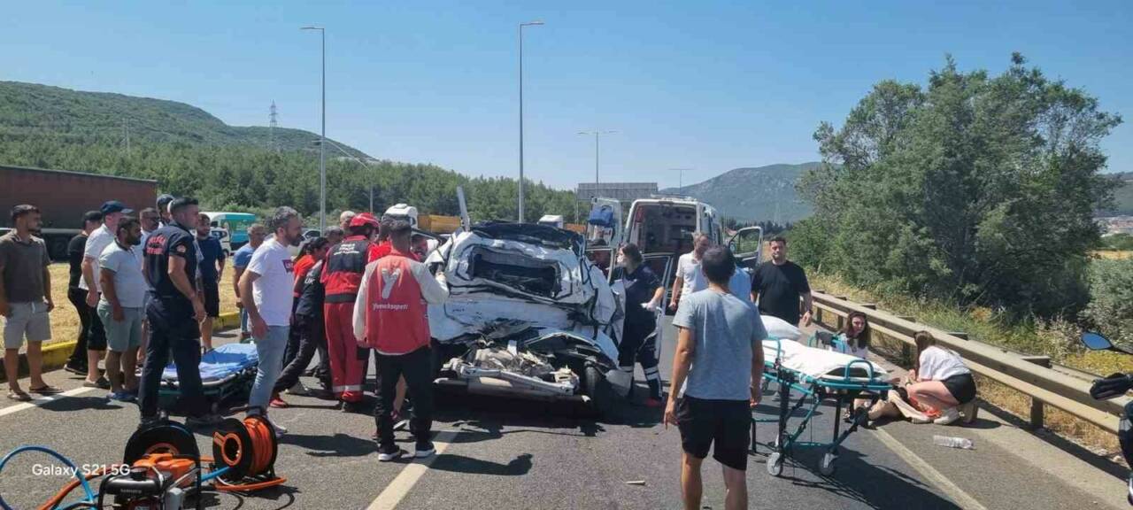 Muğla’nın Menteşe ilçesi çevre yolunda meydana gelen trafik kazasında 2’si