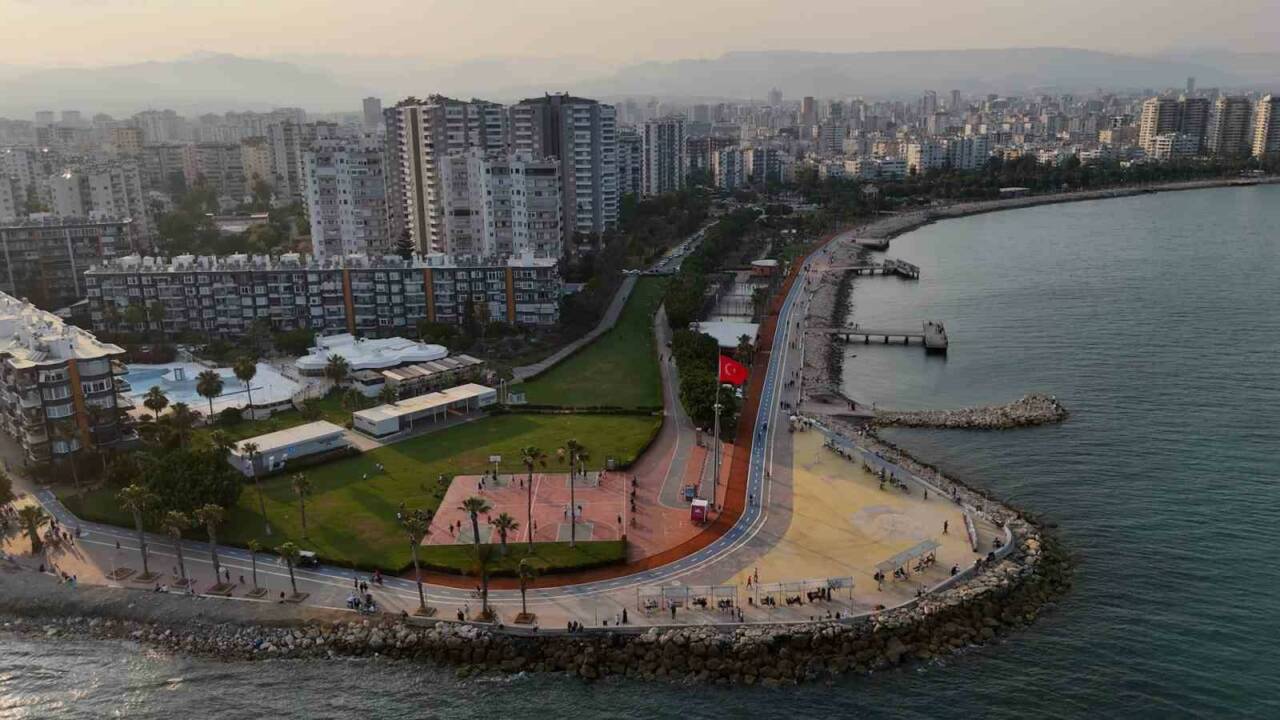 Mersin Büyükşehir Belediyesi sorumluluğundaki ‘Kültür Park’, Akdeniz’in eşsiz manzarası ve