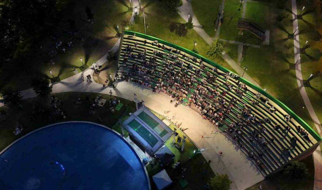Sakarya Büyükşehir Belediyesi tarafından düzenlenen yaz konserleri, Millet Bahçesi’nde coşkulu