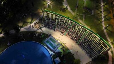 Sakarya Büyükşehir Belediyesi tarafından düzenlenen yaz konserleri, Millet Bahçesi’nde coşkulu