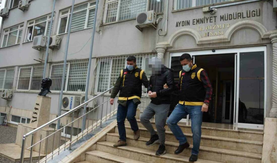 Aydın’ın Efeler ilçesinde, altın ve para topladığı doktor ve esnafı