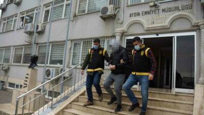 Aydın’ın Efeler ilçesinde, altın ve para topladığı doktor ve esnafı