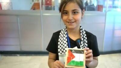 Akıl ve Zeka Oyunları Turnuvası’nda yaptığı Filistin bayraklı motifle yürekli