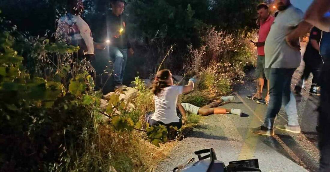 Aydın’ın Bozdoğan ilçesinde meydana gelen trafik kazasında şarampole uçan motosikletin