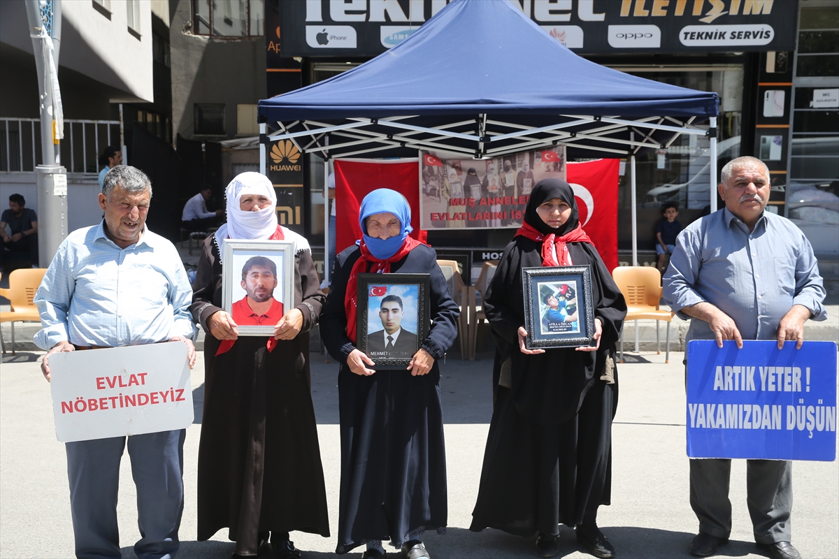 MUŞ (AA) – Muş’ta çocukları terör örgütü PKK tarafından kaçırılan