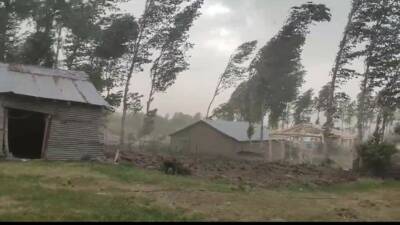 Muş’ta aniden etkisini gösteren sağanak yağış ve fırtına, merkeze bağlı