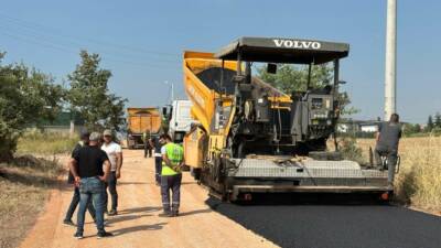Kartepe’deki Sarımeşe Mahallesi Nadide Sokak’ta 360 ton asfalt serimi gerçekleştirildi.