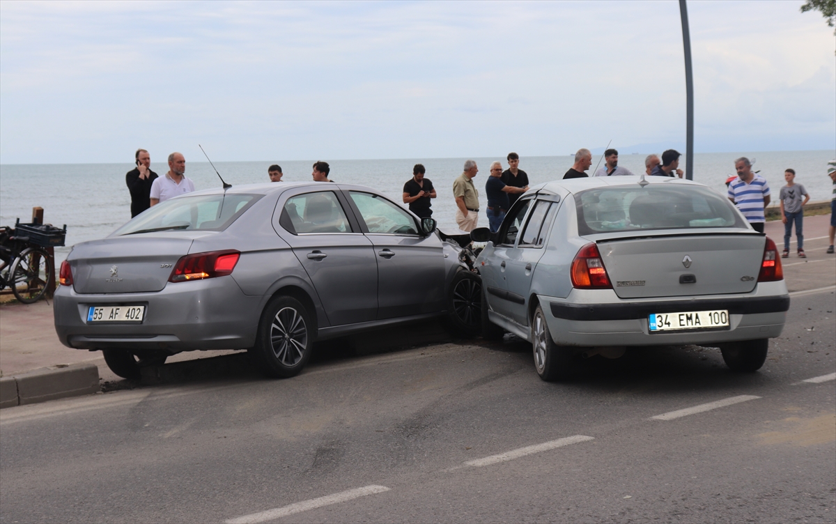 ORDU (AA) – Ordu’nun Ünye ilçesinde iki otomobilin çarpıştığı kazada