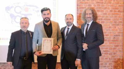 Ağrı’da 26 yaşındaki Ömer Özen, dedesinin Osmanlı döneminde askerde öğrendiği