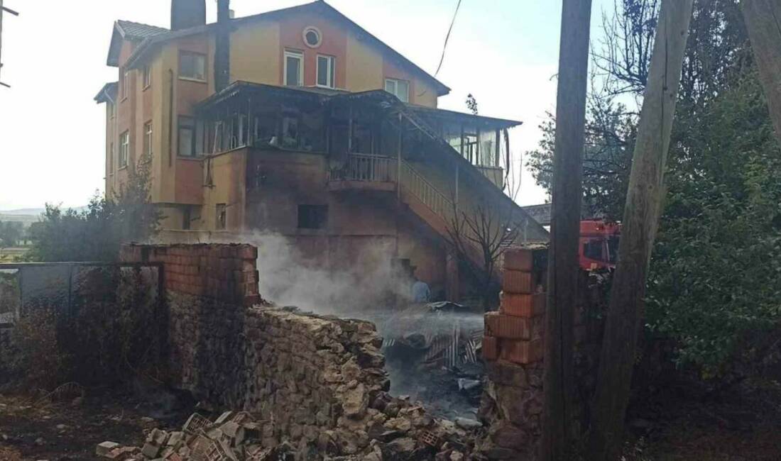 Konya’nın Seydişehir ilçesinde evinin önündeki otları yakan şahsın kontrolünden çıkan