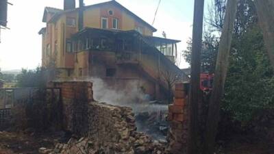 Konya’nın Seydişehir ilçesinde evinin önündeki otları yakan şahsın kontrolünden çıkan