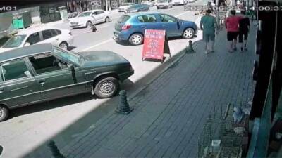 Tekirdağ’ın Muratlı ilçesinde yolun karşısına geçerken otomobilin çarptığı bisikletli çocuk,