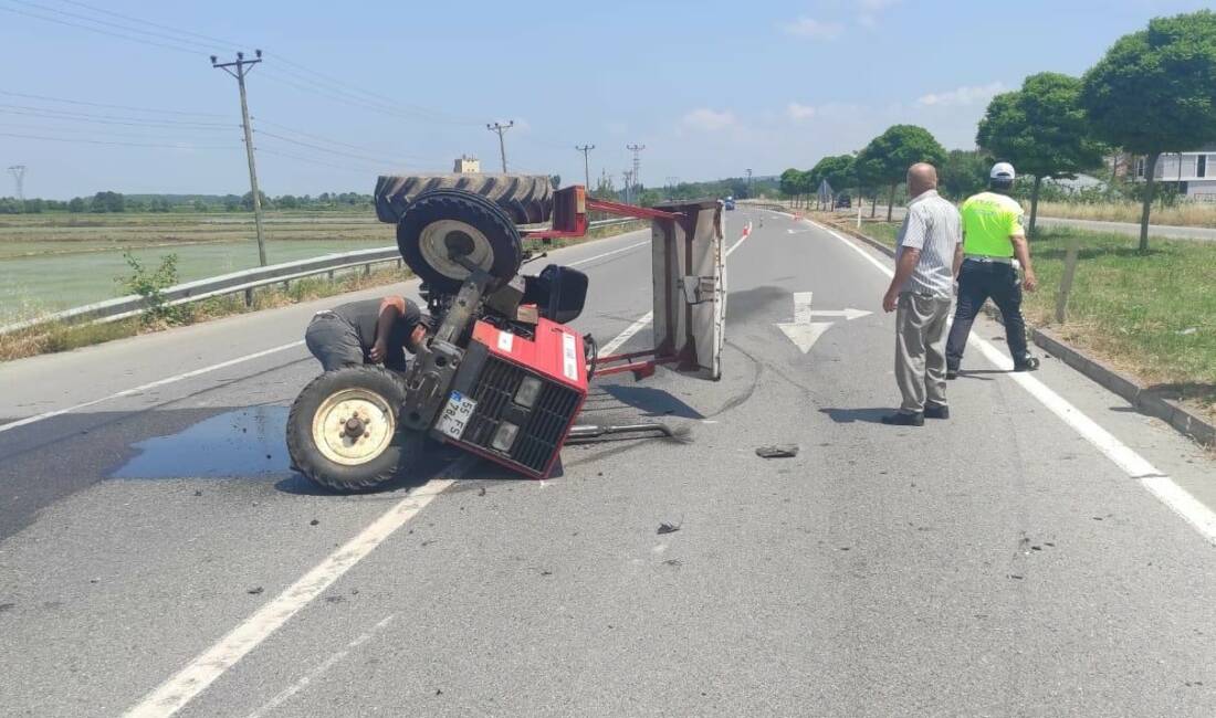 Samsun’un Alaçam ilçesinde otomobilin çarptığı traktör sürücüsü yaralandı. Kaza, Samsun-Sinop