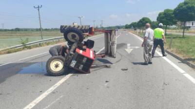 Samsun’un Alaçam ilçesinde otomobilin çarptığı traktör sürücüsü yaralandı. Kaza, Samsun-Sinop