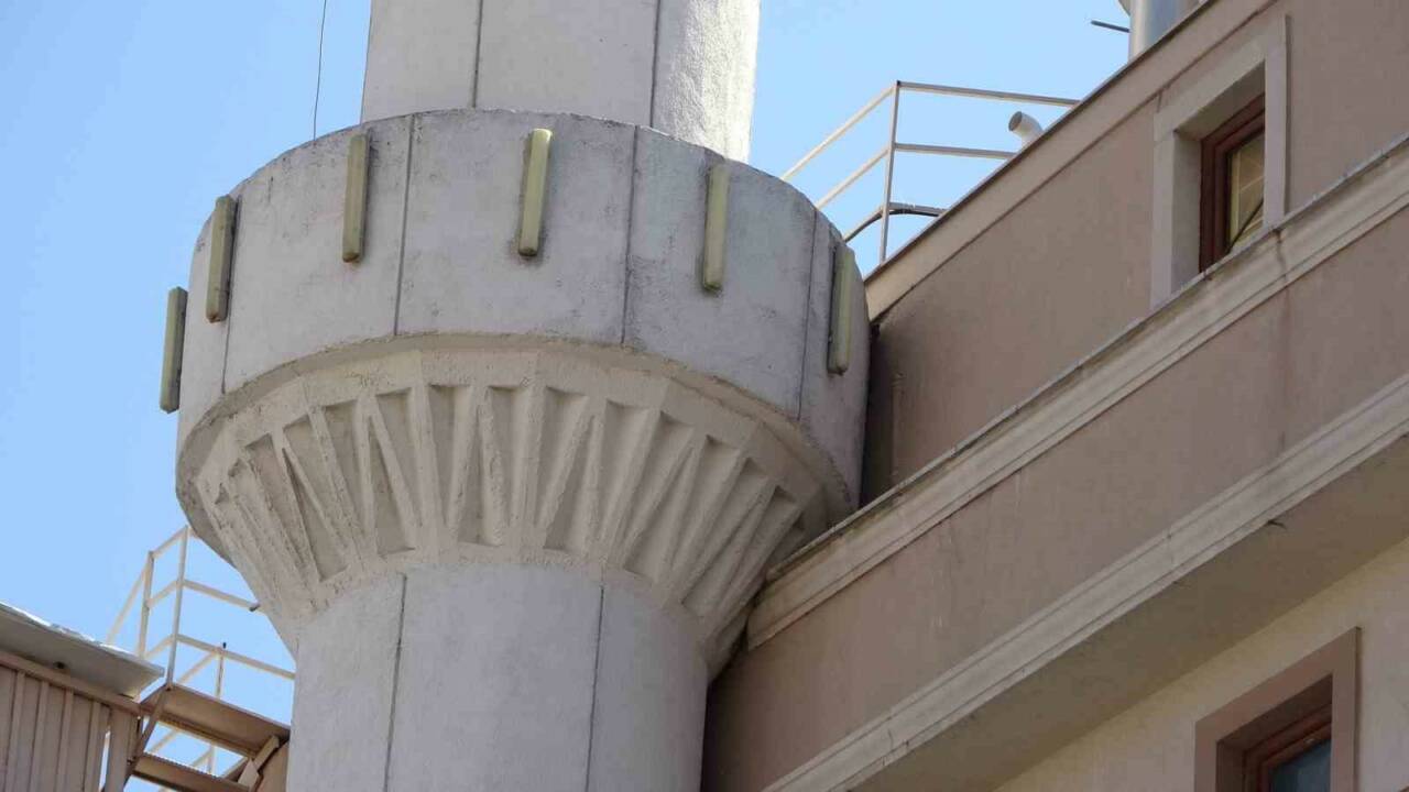 Pendik’te bulunan bir cami ile hemen yanına inşa edilen Kuran