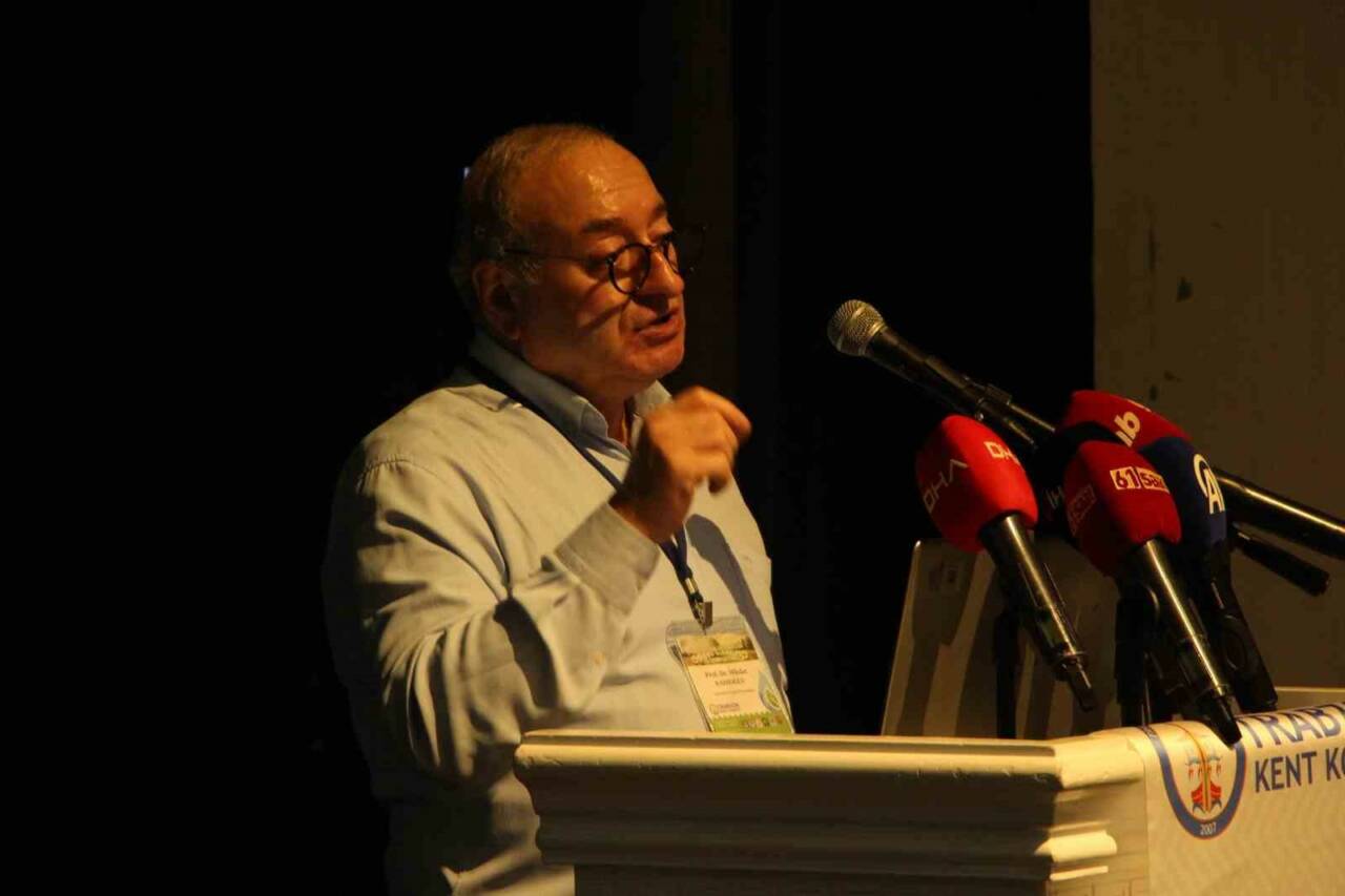 İstanbul Teknik Üniversitesi (İTÜ) Afet Yönetim Enstitüsü Müdürü Prof. Dr.