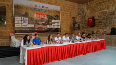 Ankara’nın Beypazarı ilçesinde düzenlenecek olan Hitit Rallisi öncesinde pilotlar öğrenciler