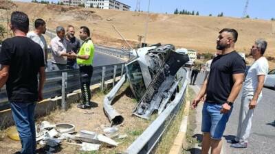 Siirt’te takla atarak refüje çıkan otomobilin sürücüsü kazayı yara almadan