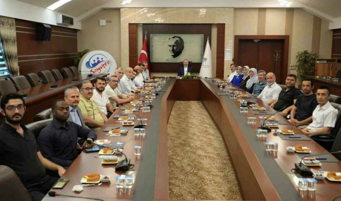Rektör Prof. Dr. Fatih Kırışık, çeşitli sivil toplum kuruluşlarının temsilcileriyle