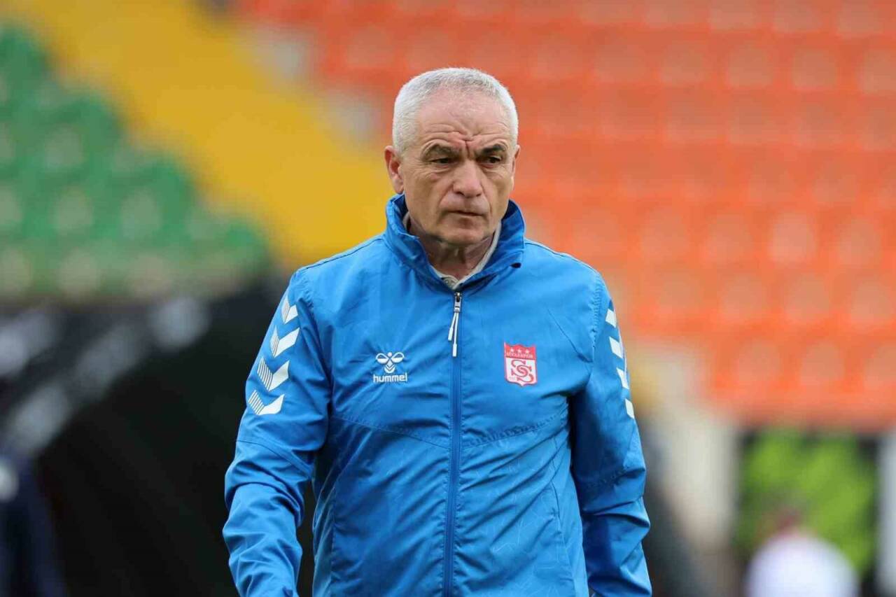 Sivasspor ile sözleşmesi sona eren Teknik Direktör Rıza Çalımbay veda