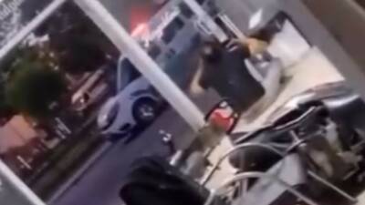 Sakarya’nın Adapazarı ilçesinde, kendisini polis ekiplerinin takip ettiğini fark eden,