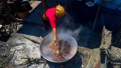 - Kocaali ilçesinde tarhana, acıka, domates ve biber salçasının yanı