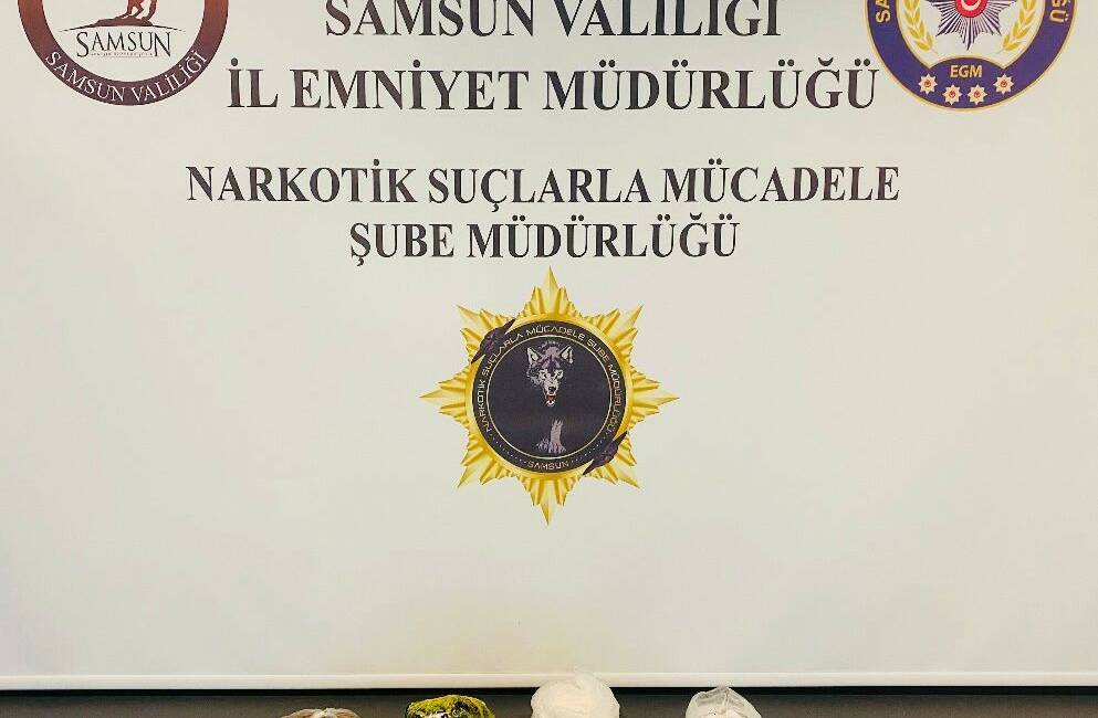 Samsun’da narkotik polisi tatafından bir evde yapılan aramada, 1 kilo