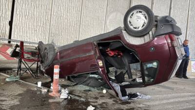 SAMSUN (AA) – Samsun’un İlkadım ilçesinde devrilen otomobildeki 5 kişi