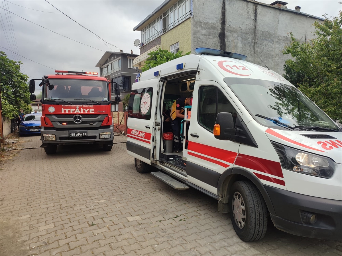 SAMSUN (AA) – Samsun’un Çarşamba ilçesinde evde çıkan yangında dumandan