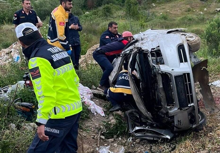 SAMSUN (AA) – Samsun’un Ladik ilçesinde otomobilin şarampole devrilmesi sonucu