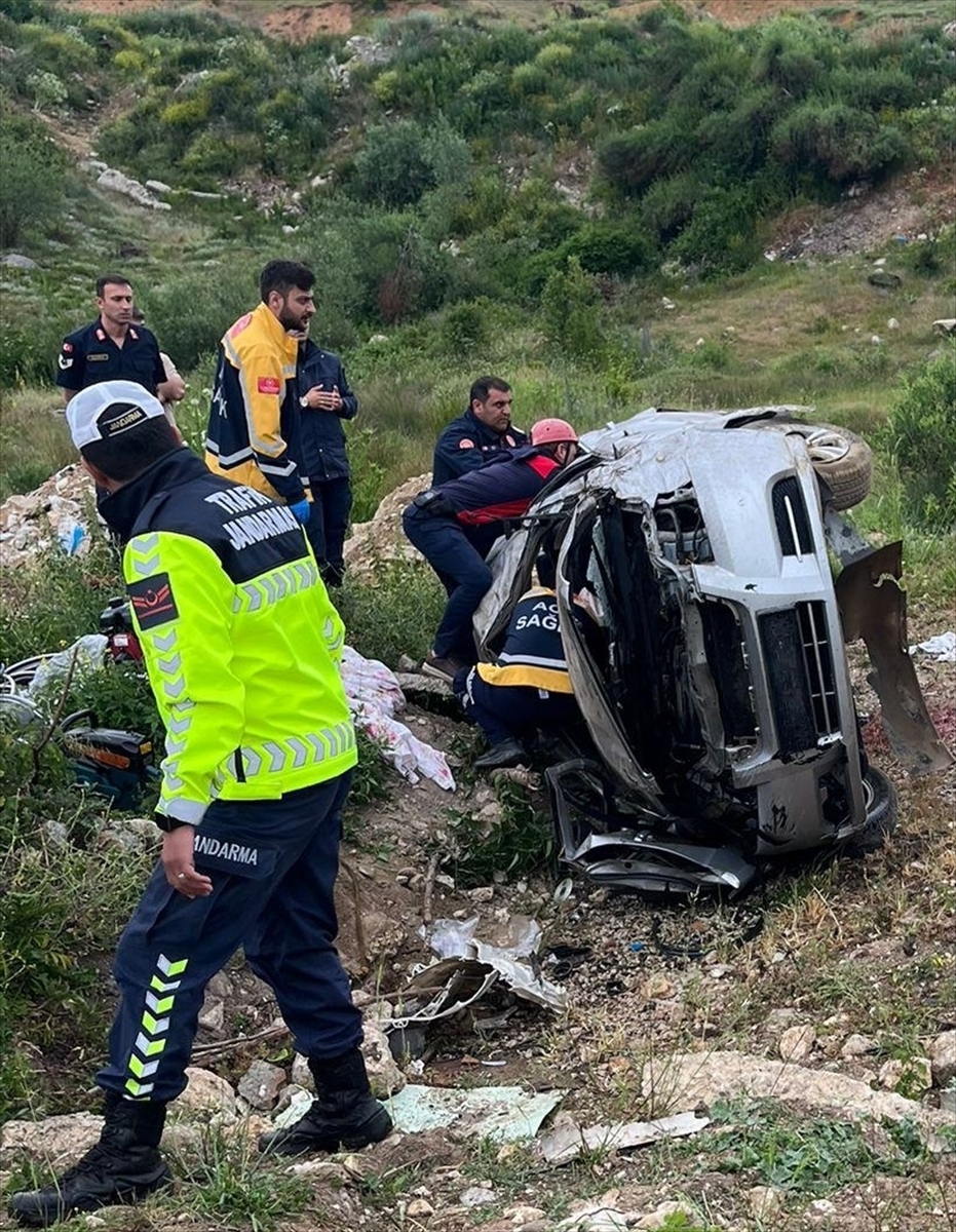 SAMSUN (AA) – Samsun’un Ladik ilçesinde otomobilin şarampole devrilmesi sonucu