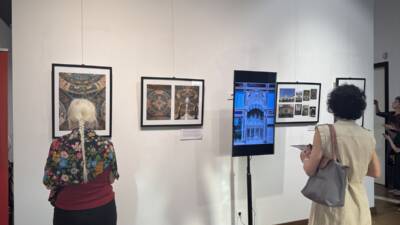 - Demeter:
- "Art Nouveau'nun ana hedeflerinden biri kimlik arayışı. Yeni