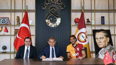 Galatasaray ile 3 yıllık sözleşme imzalayan Alman futbolcu Leroy Sane,