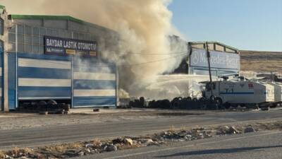 ŞANLIURFA (AA) – Şanlıurfa’da bir hırdavatçıda çıkan yangın itfaiye ekiplerinin