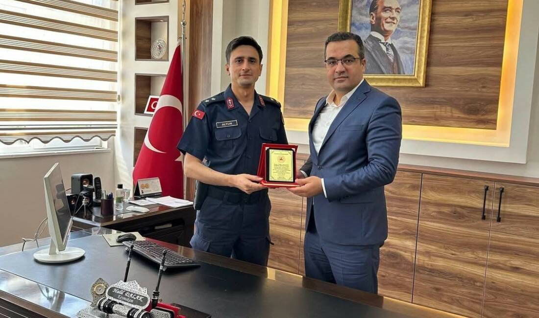 Manisa’nın Sarıgöl ilçesinde başarılı görevler yürüten İlçe Jandarma Komutanı Üsteğmen