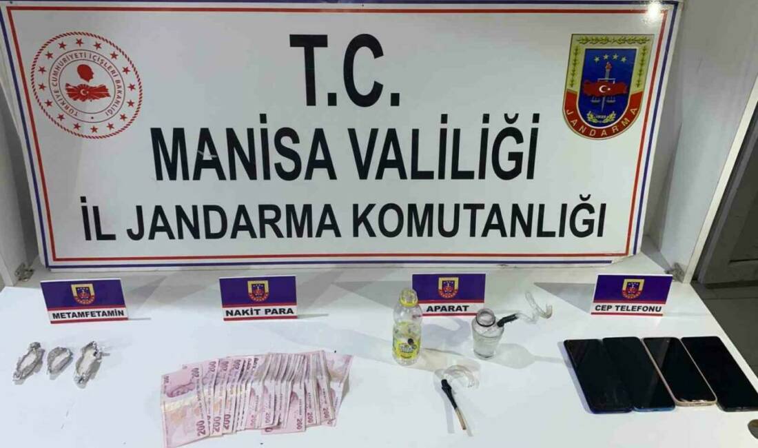 Manisa’nın Sarıgöl ilçesinde jandarma ekiplerince düzenlenen uyuşturucu operasyonunda 3 şüpheli
