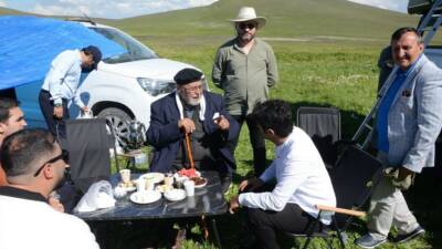 Sarıkamış’ta yayla şenlikleri renkli görüntülere sahne oldu. Kaymakam at bindi,