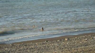 Sel suları ile kirlenen denizlerde yüzmenin enfeksiyon riskini artırdığını belirten