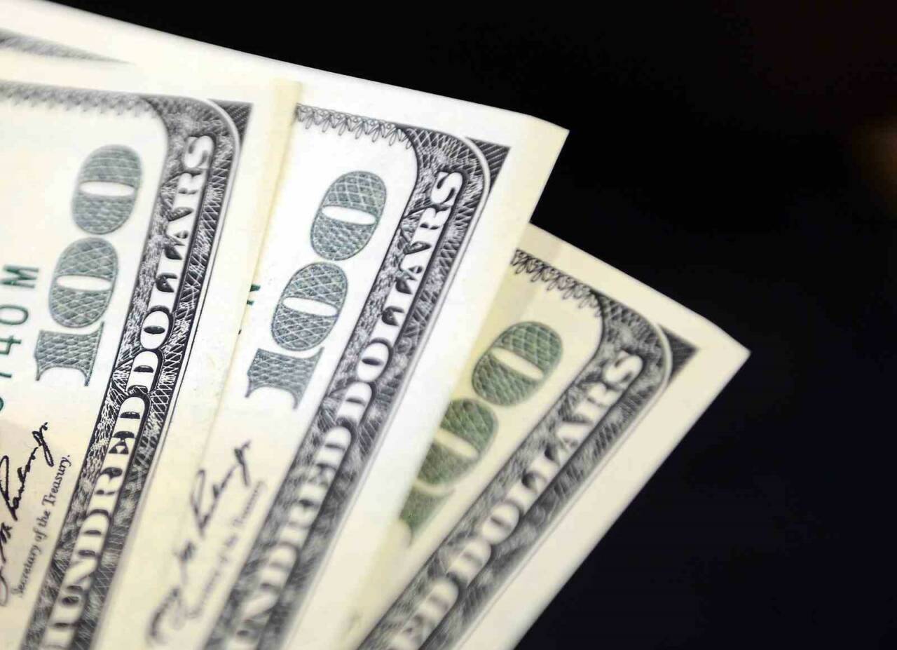 Dolar 39,7270 liradan, euro ise 45,7850 liradan güne başladı. İstanbul