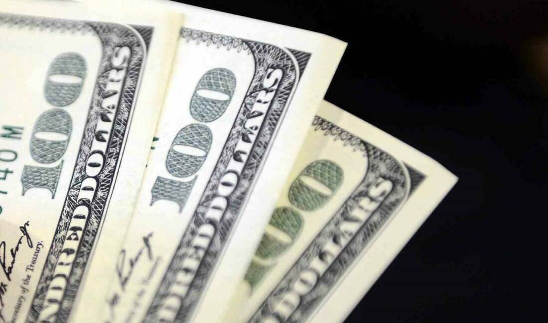 Dolar 39,3200 liradan, euro ise 44,8480 liradan güne başladı. İstanbul