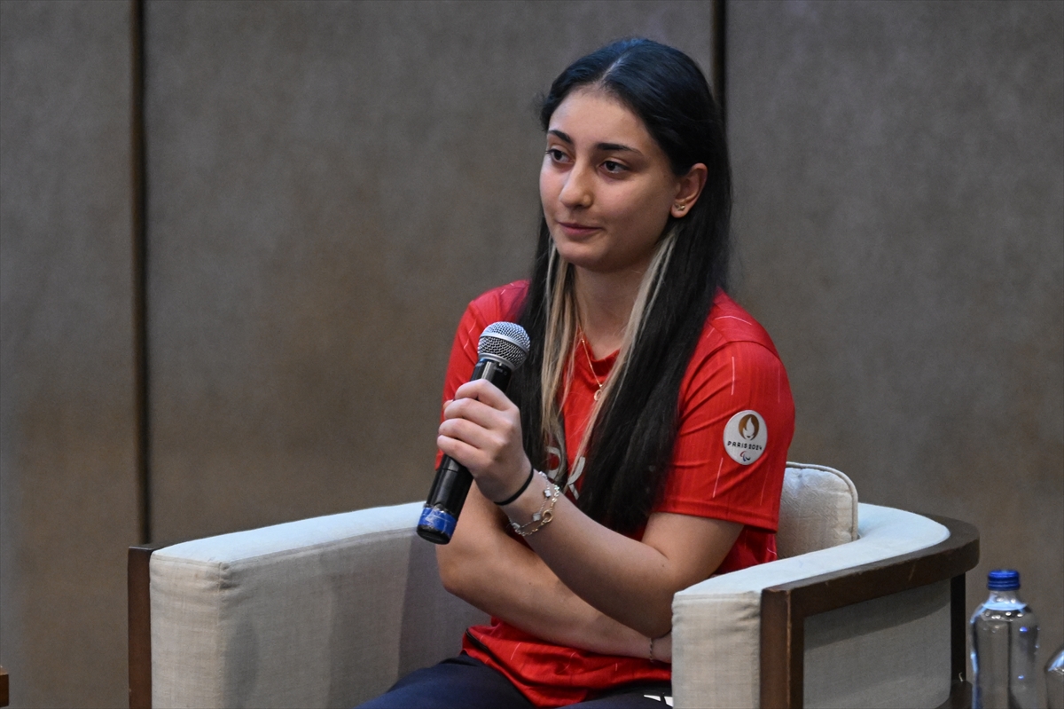 ADANA (AA) – “Sessiz Devrim Paralimpik Yolculuk Konferansı” Adana’da gerçekleştirildi.