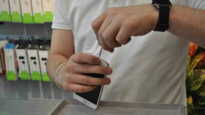 Aşırı sıcak havada cep telefonlarının uzun süreli şarjda bırakılmaması konusunda