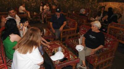 Hava sıcaklığının zaman zaman 40 dereceyi bulduğu Gaziantep’te sıcaktan iyice