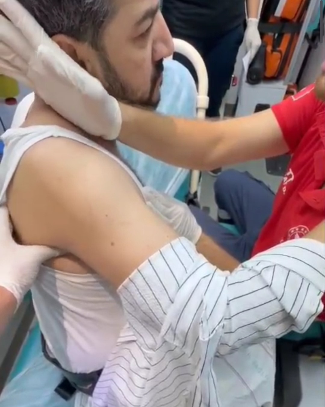 Siirt’te omzu çıkan vatandaşın yardımına ATT personeli yetişti. Siirt’in Kurtalan