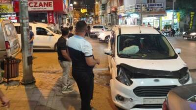 Siirt’in Kurtalan ilçesinde iki aracın çarpışması sonucu araçlarda maddi hasar