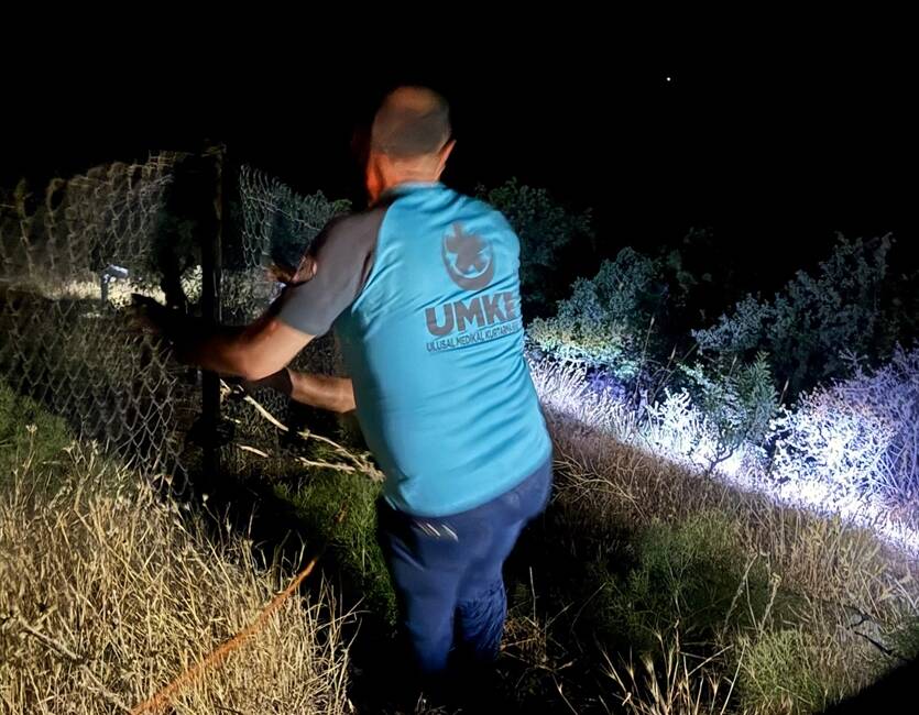 SİİRT (AA) – Siirt’in Pervari ilçesinde hayvan otlatırken kayalıktan düşen