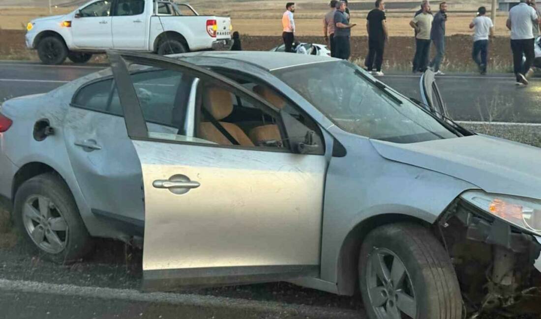 Siirt’in Kurtalan ilçesinde iki otomobil çarpıştığı kazada 5 kişi yaralandı.