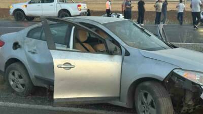 Siirt’in Kurtalan ilçesinde iki otomobil çarpıştığı kazada 5 kişi yaralandı.