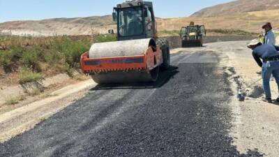 Siirt’te kırsal yollar yerli üretimle yenileniyor. Siirt İl Özel İdaresi,